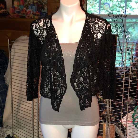 Lacey short chic cardigan lace front- solid back - Picture 8 of 11